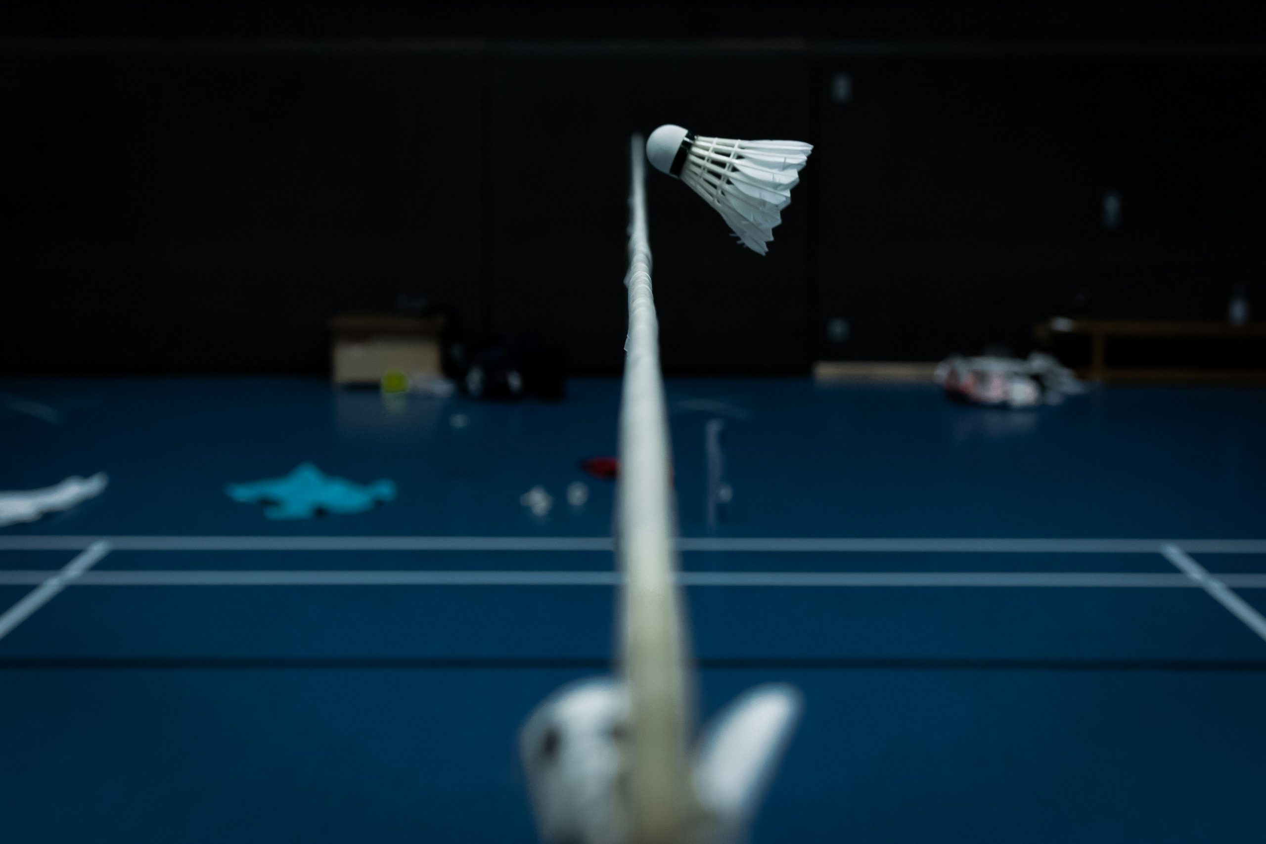 Badmintonball über dem Netz – Farmsener Turnverein